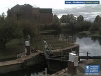 Camera at Avon Lock Severn Level